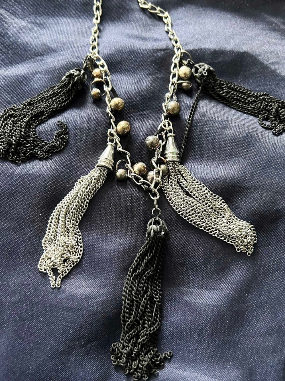NECKLACE 4 METAL TASSELS BLACK & SILVER TONE ON SILVER TONE CHAIN WITH SILVER